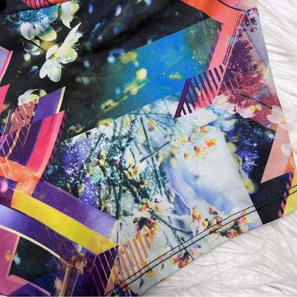 Onzie Multicolor Abstract Women's Athletic Shorts - Picture 3 of 4